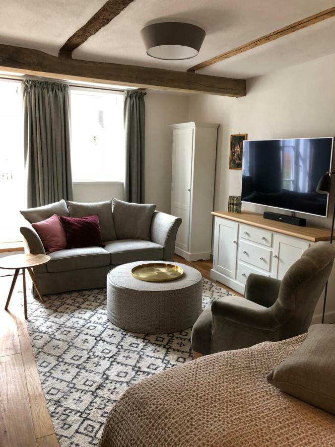 Grimm'S Living Apartment Касел Екстериор снимка